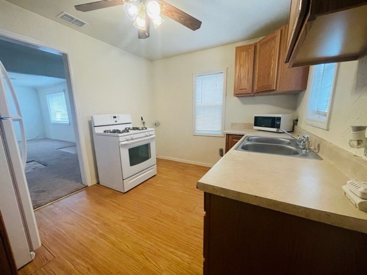 1002 W Deming St – photo 5