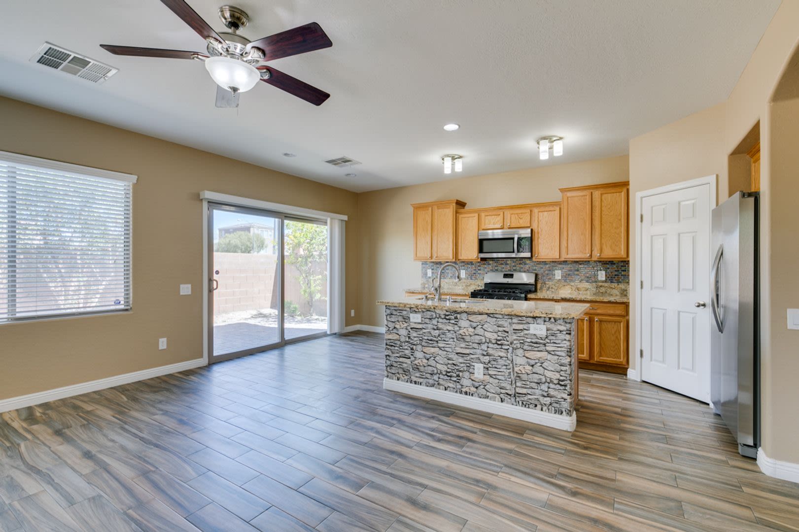 Gorgeous 2 Story Home 4 Bedrooms Tons Of Upgrades Stainless Steel Appliances – photo 1