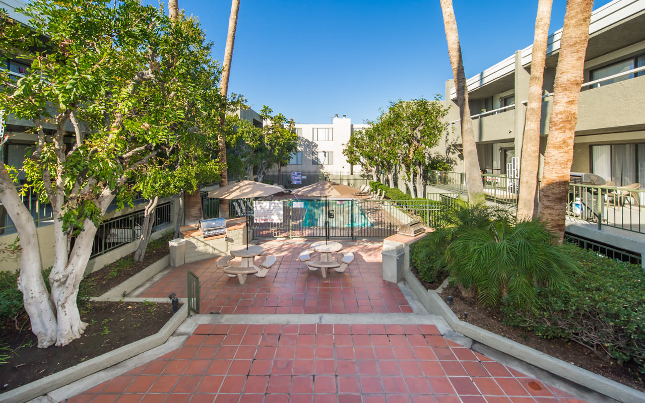Encino Crest Apartments – photo 4