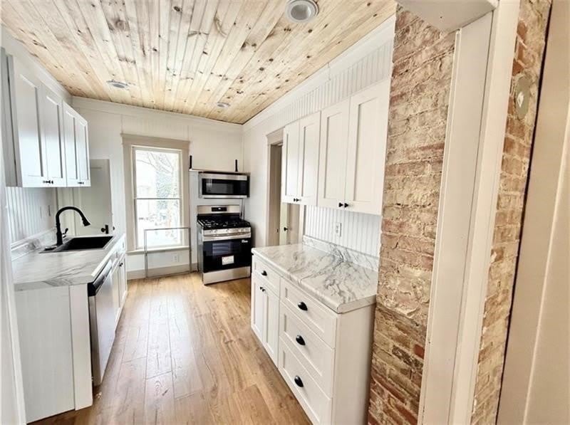 657 North St – photo 5