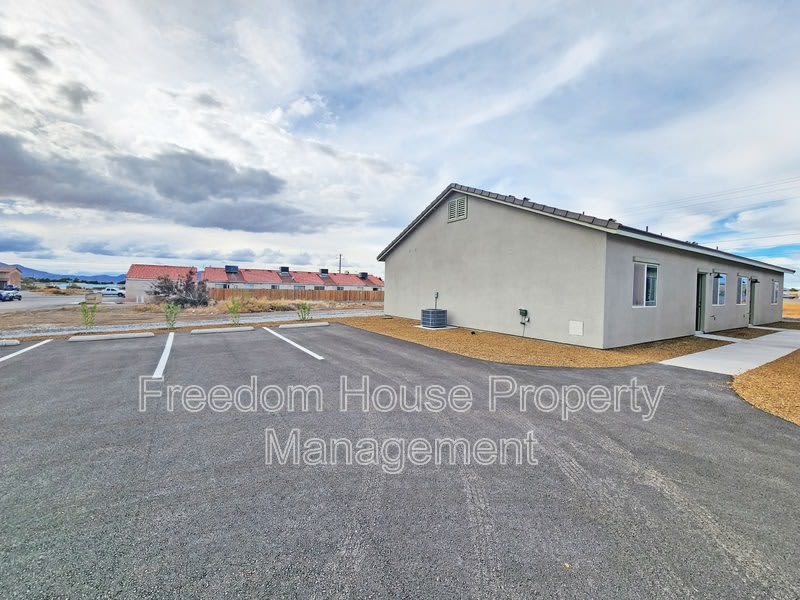 1340 Arrowhead Street 3 – photo 3