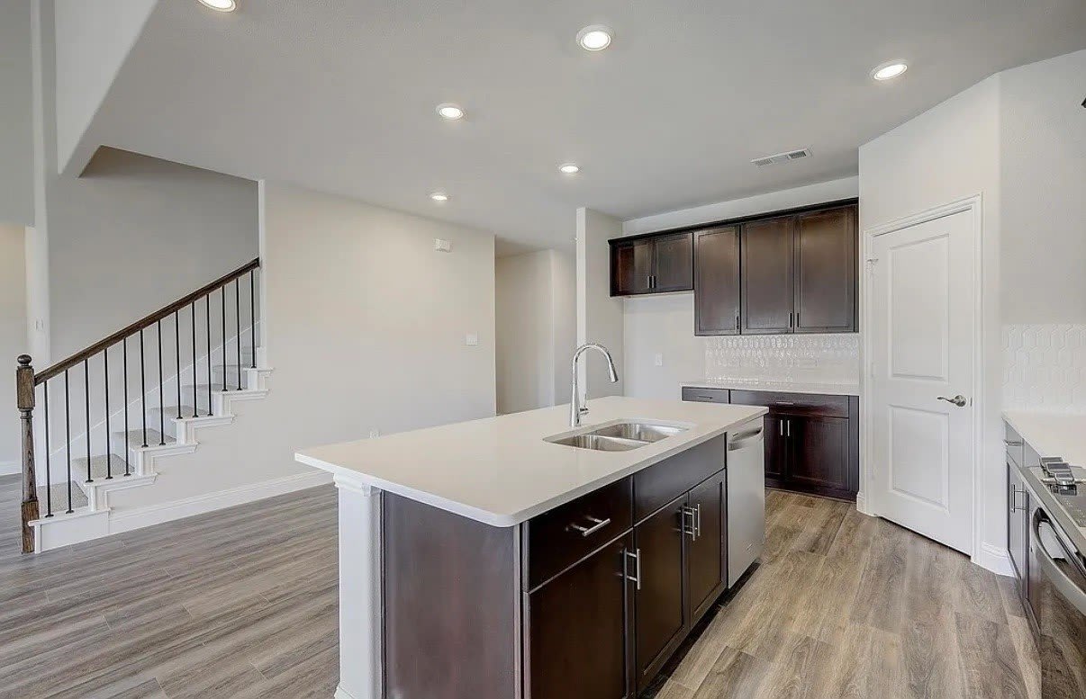 410 Stagg Street – photo 3