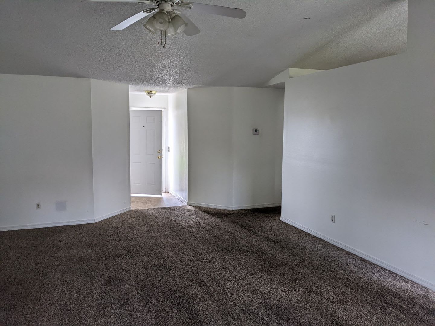 Super‑Sized Yard • Move‑In Ready • 2‑Car Garage – photo 2