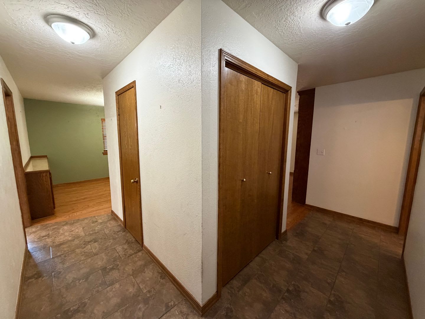Beautiful 4bed/3bath Home Available for Rent in Central Norman!! – photo 3