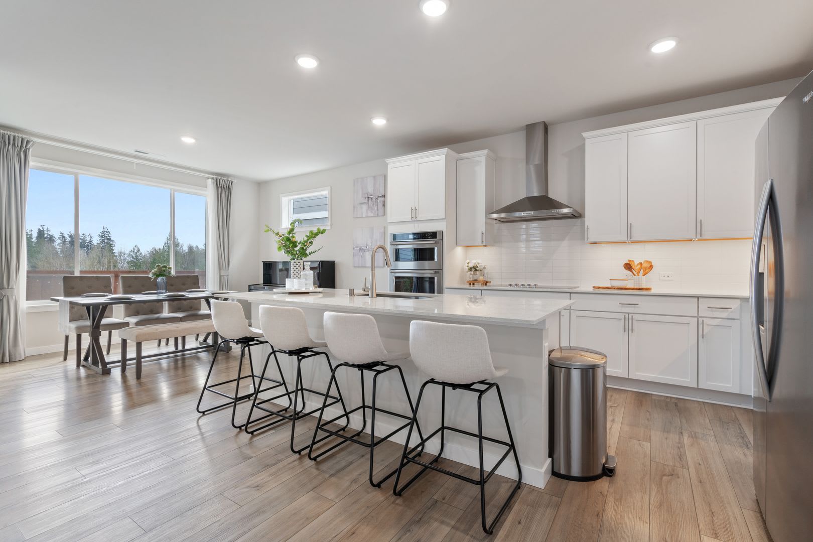 Modern 2023-Built 4-Bedroom Home in Alpine Estates – photo 5