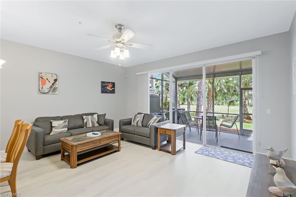 836 Hampton Cir – photo 4
