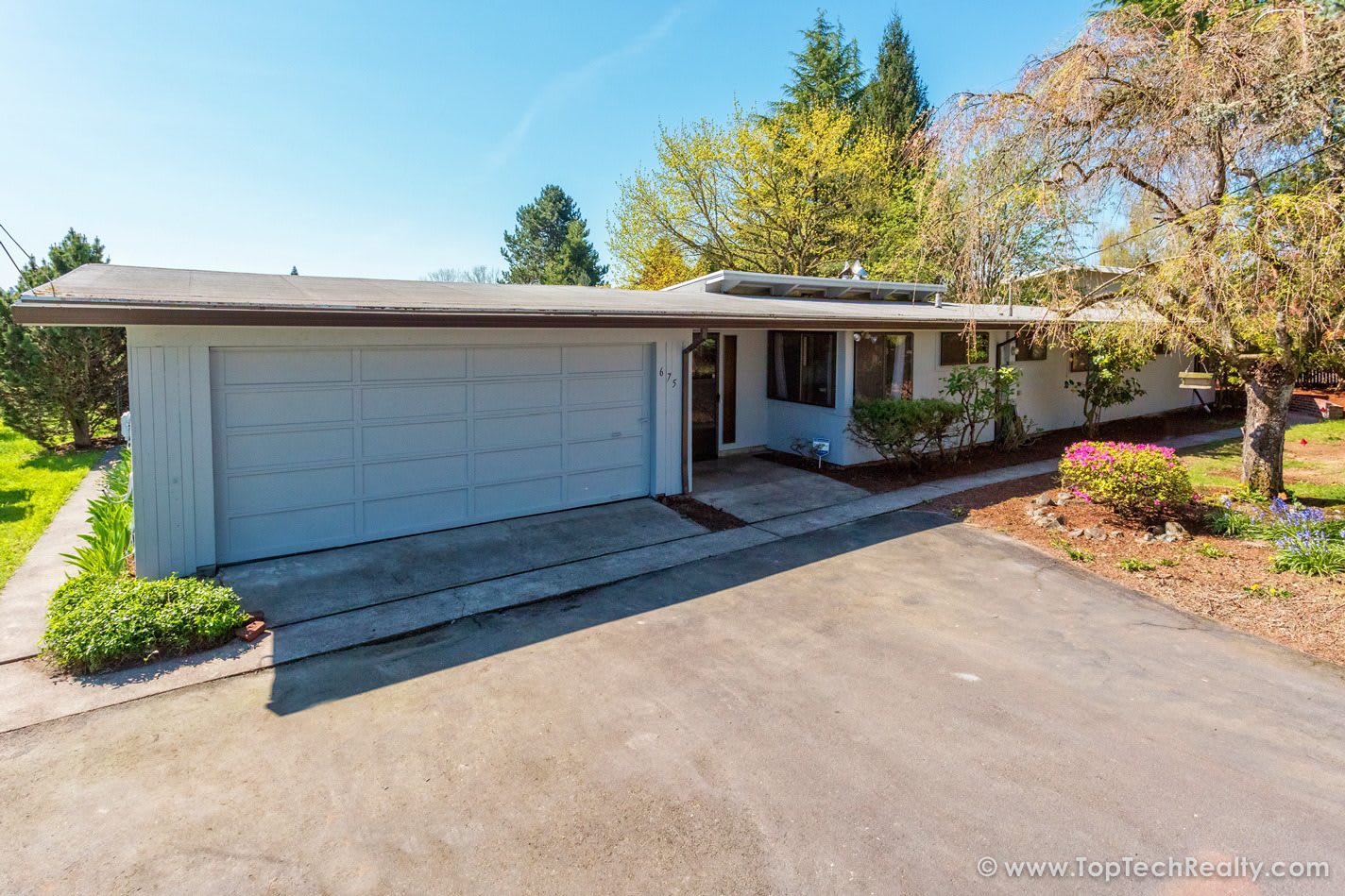 Charming Mid Century Modern Ranch 3 Bed 2 Bath One Level Living Prime Cedar Mill Location Convenient To Everything Great Yard – photo 1