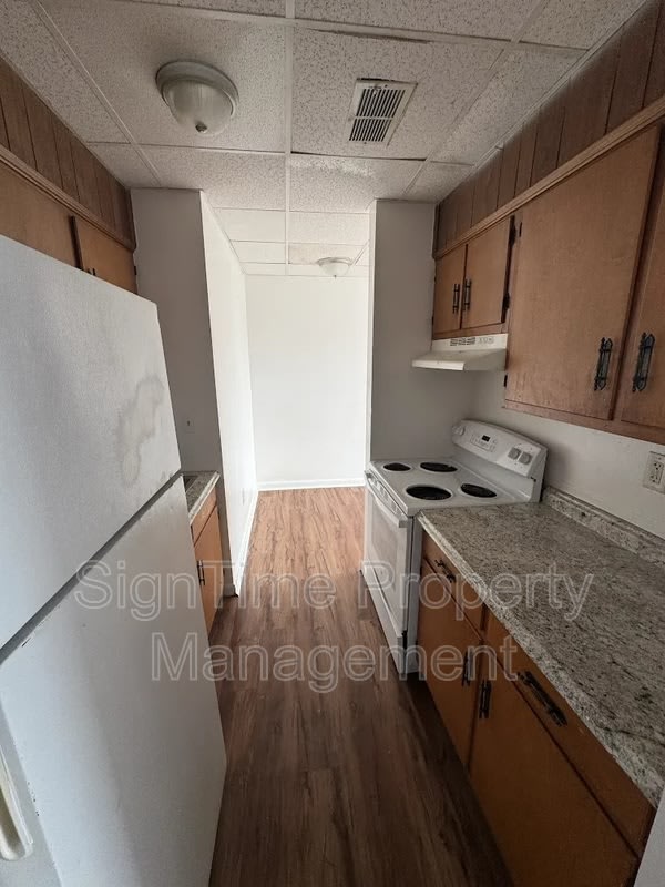 112 W Franklin St, Apt 4 – photo 2