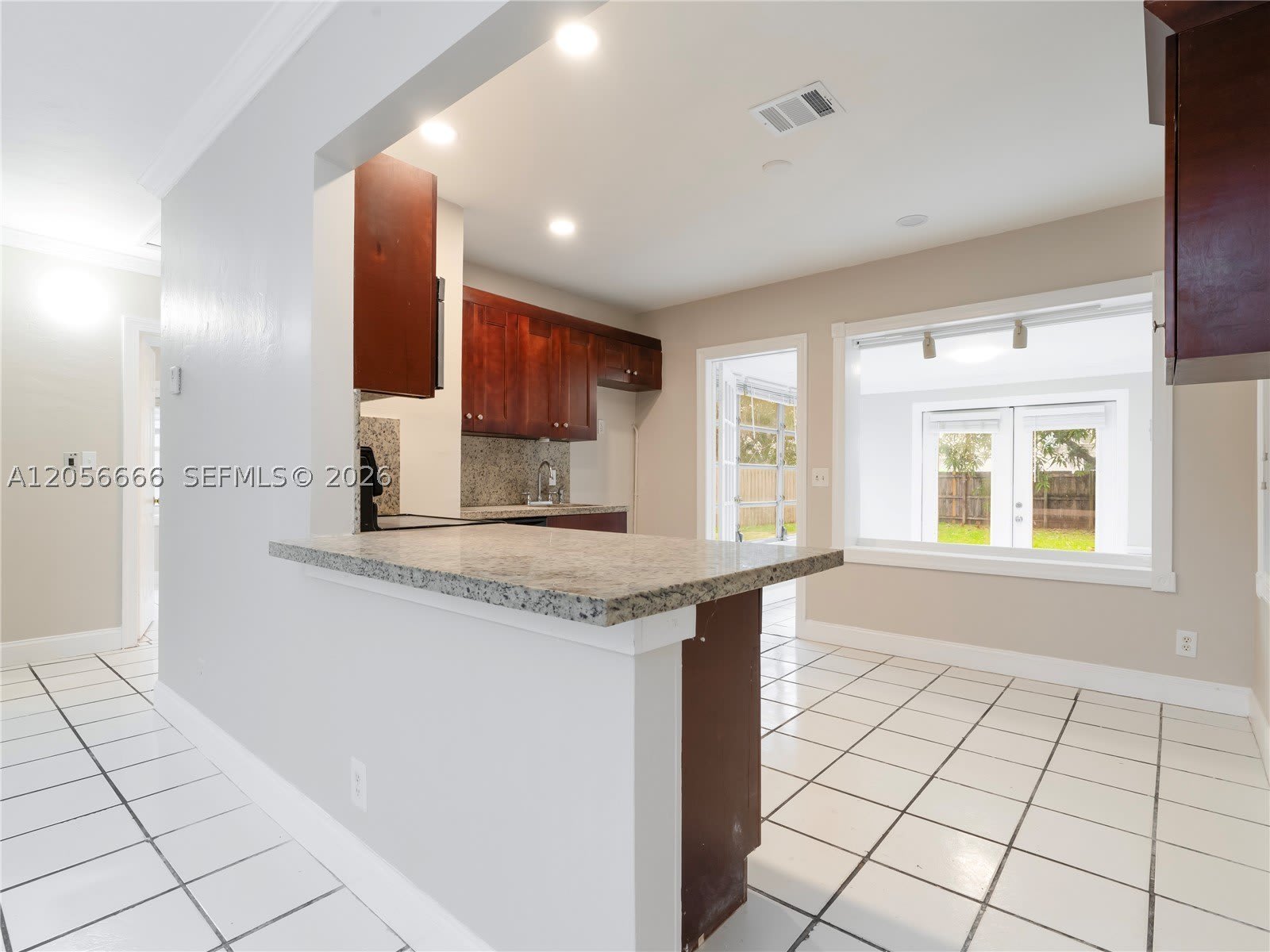 1125 NE 10th Ave – photo 5