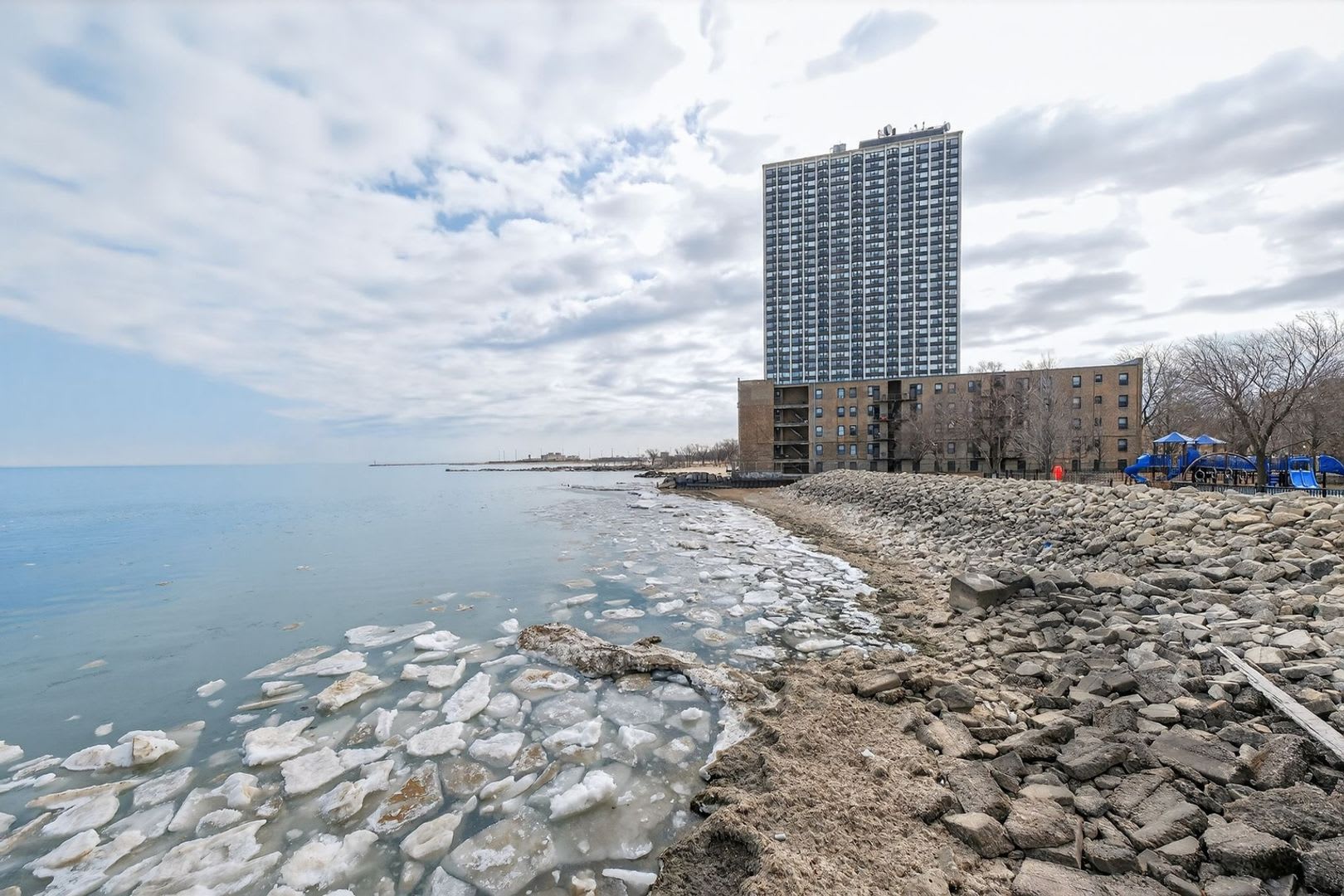 No Move In Fee No Deposit Based On Credit Lakefront Studio High Rise Heat Water Included – photo 4
