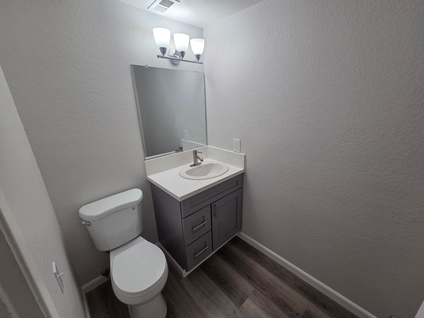 Large 2 Bedroom Home in Haceinda Heights! – photo 5