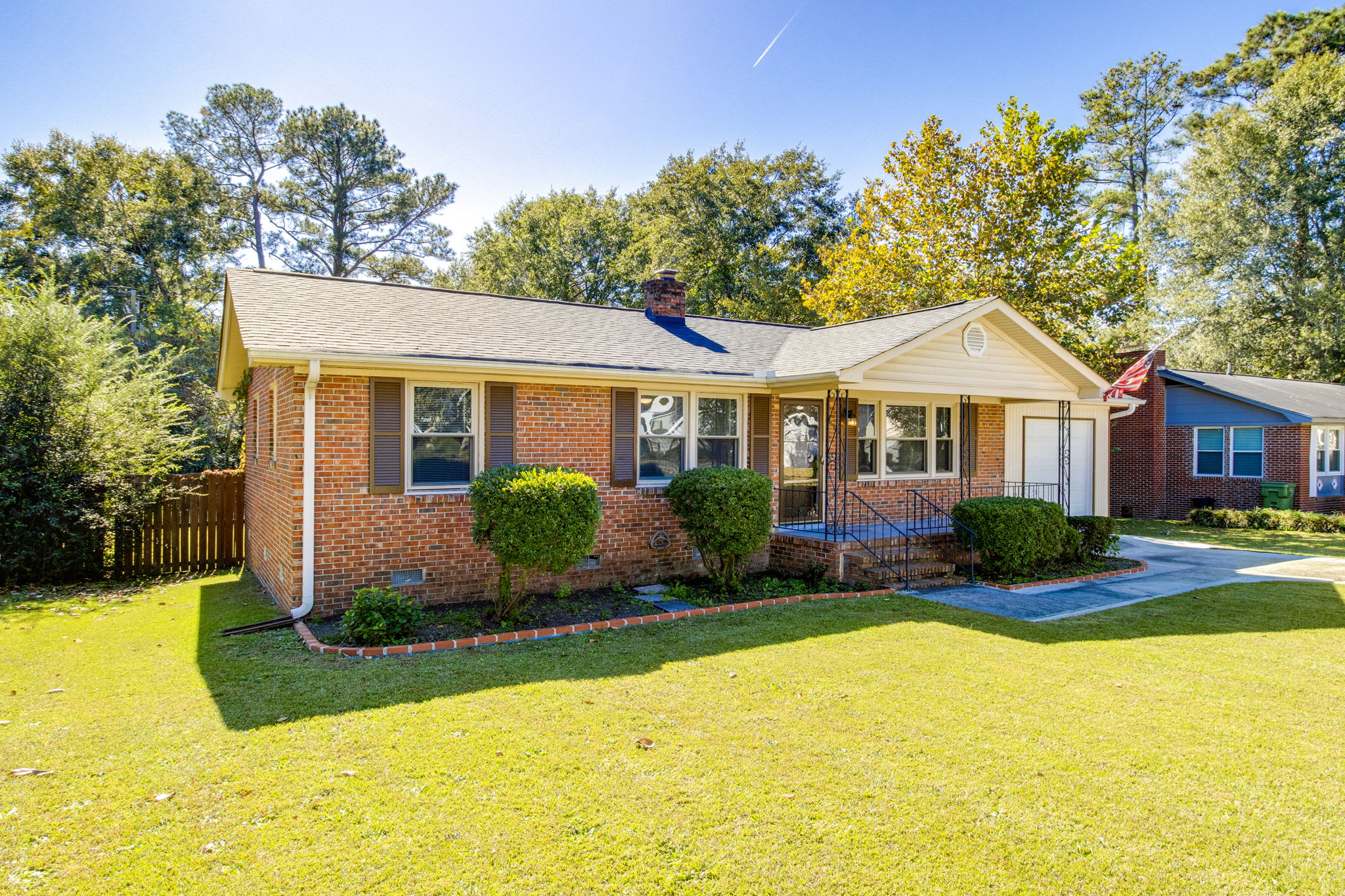 7712 Burdell Drive – photo 2