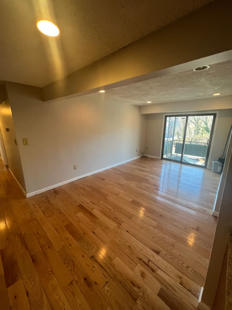 Cozy 3 Bedroom 1 Bathroom Condo Conveniently Located At Dc Line – photo 5