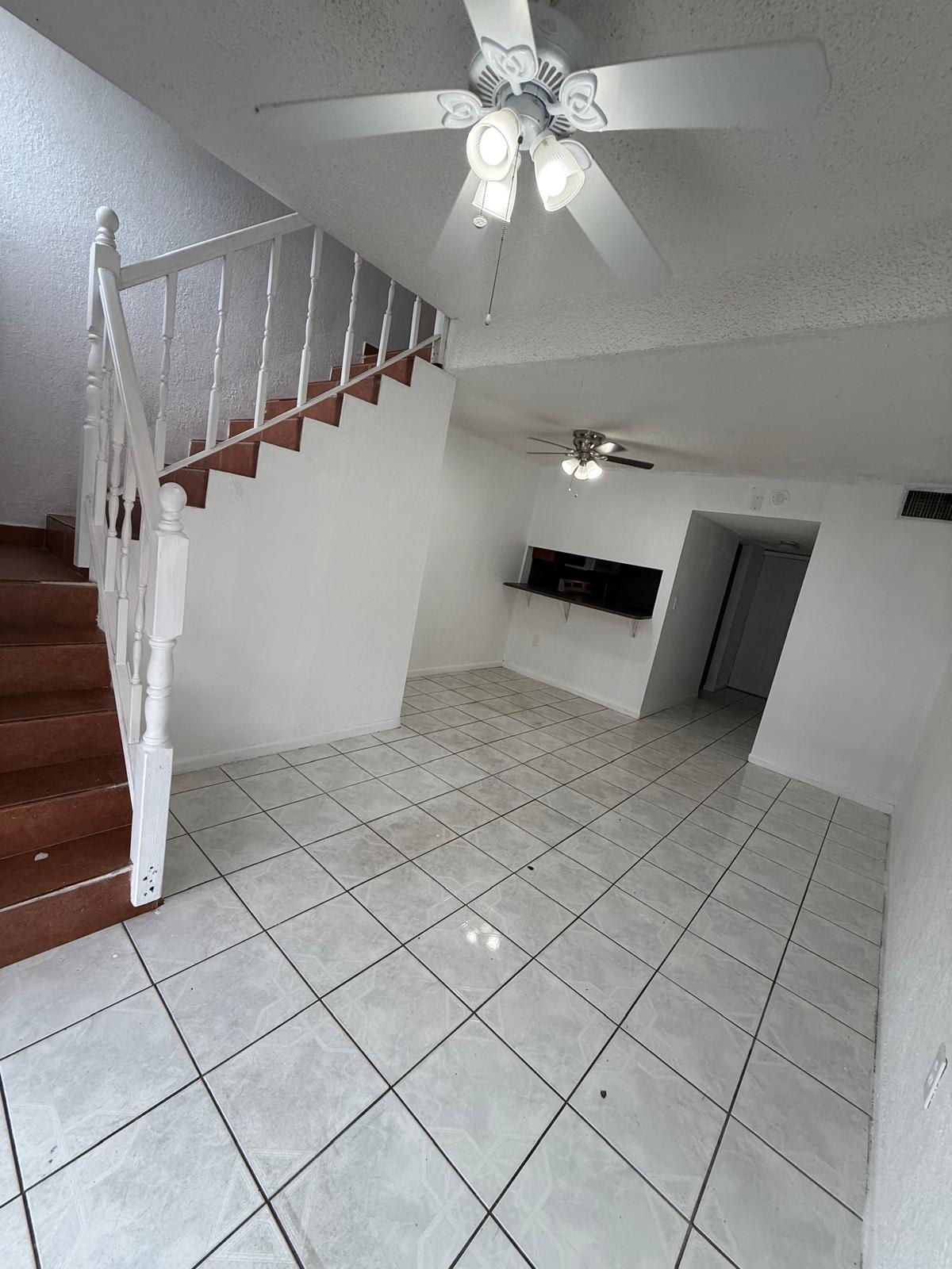 1305 W 46TH ST UNIT 221 – photo 3