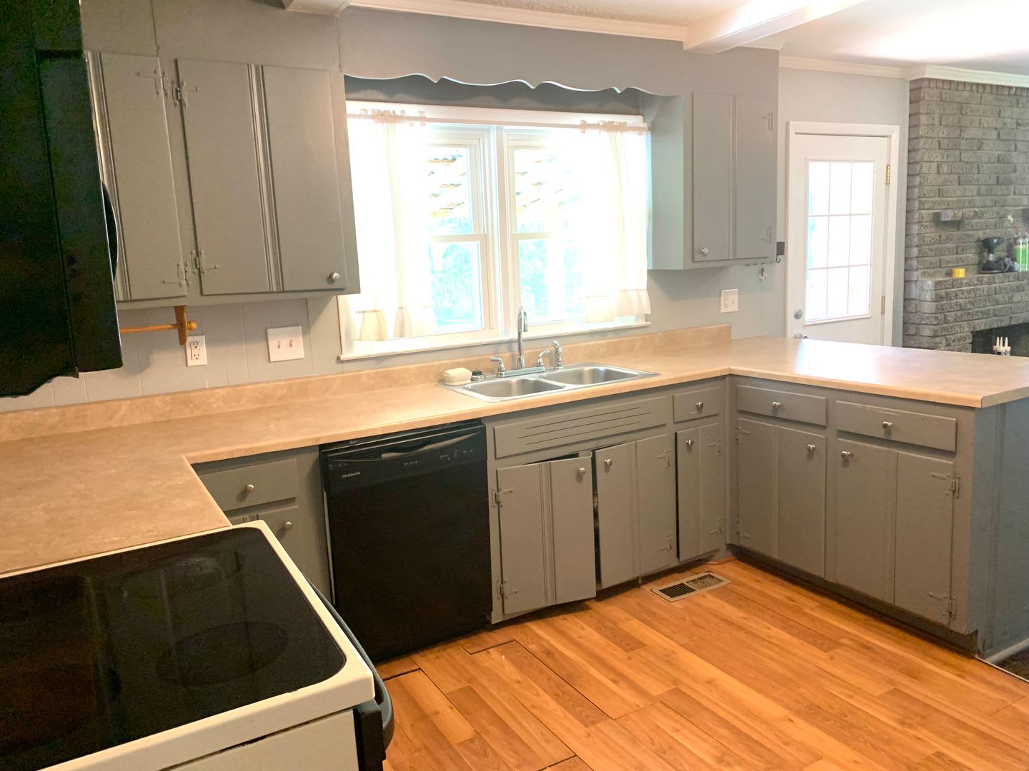 Country feel close to the city? you got it! 3 Bedroom 1 Bath for $1750 – photo 5