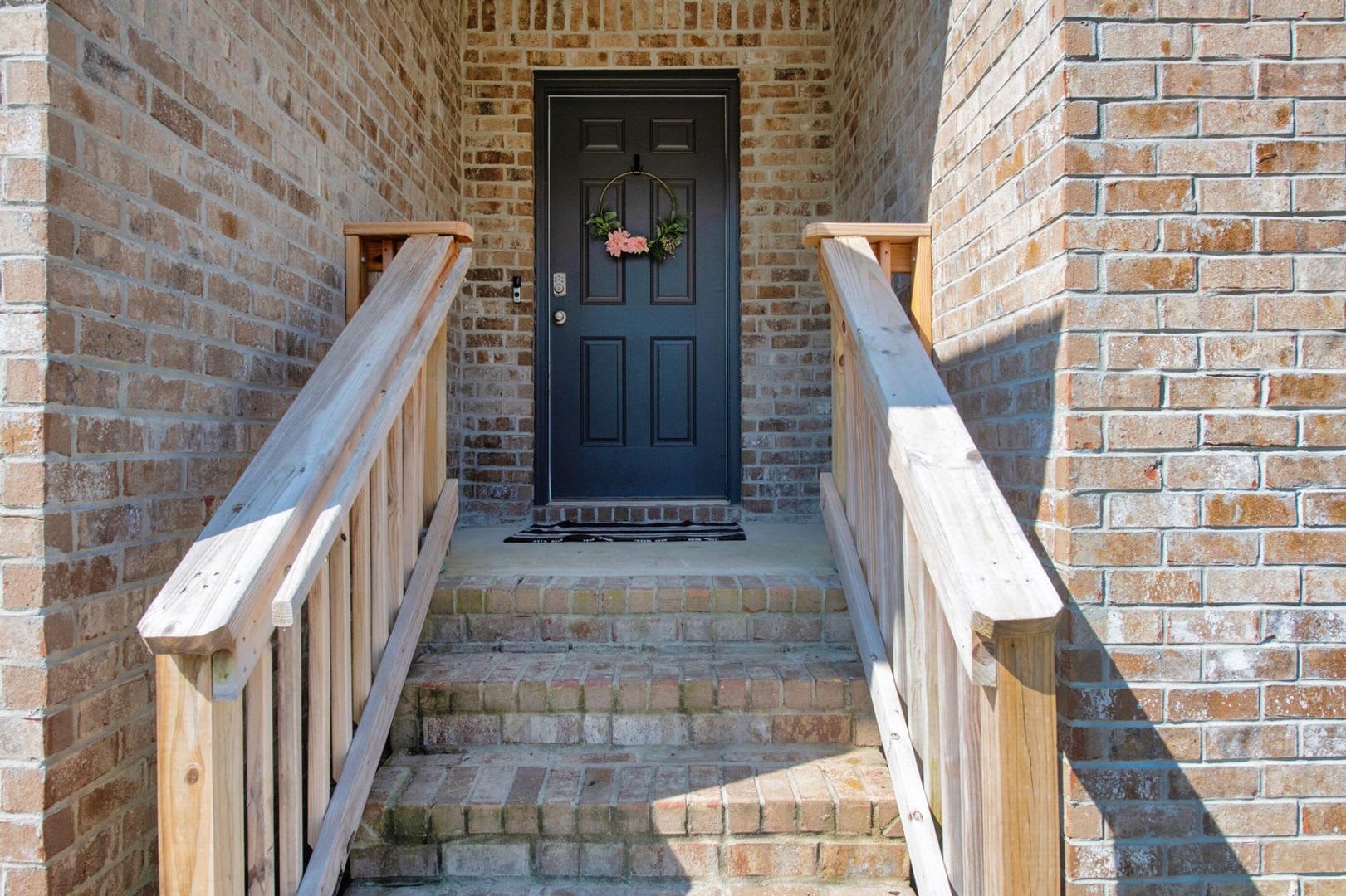 Spacious and functional 5-bedroom, 3-bathroom home available for rent in Laurel Hill! – photo 2