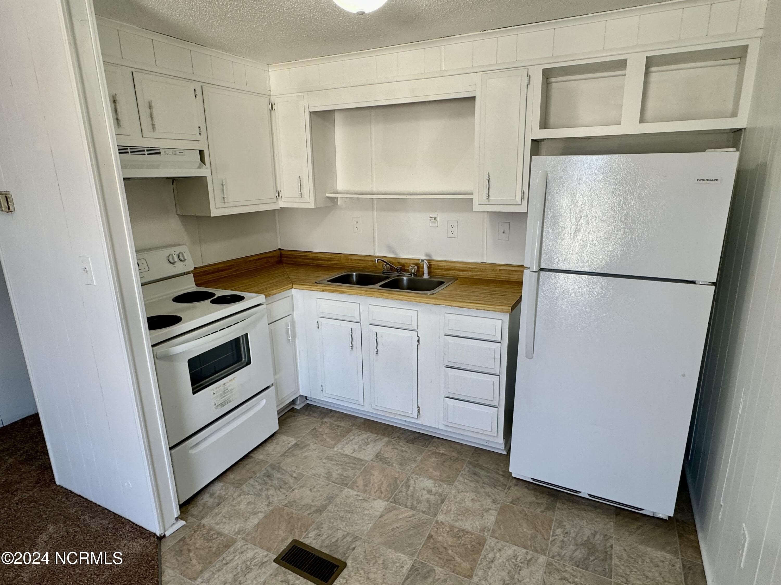 1504 Iris Circle – photo 2