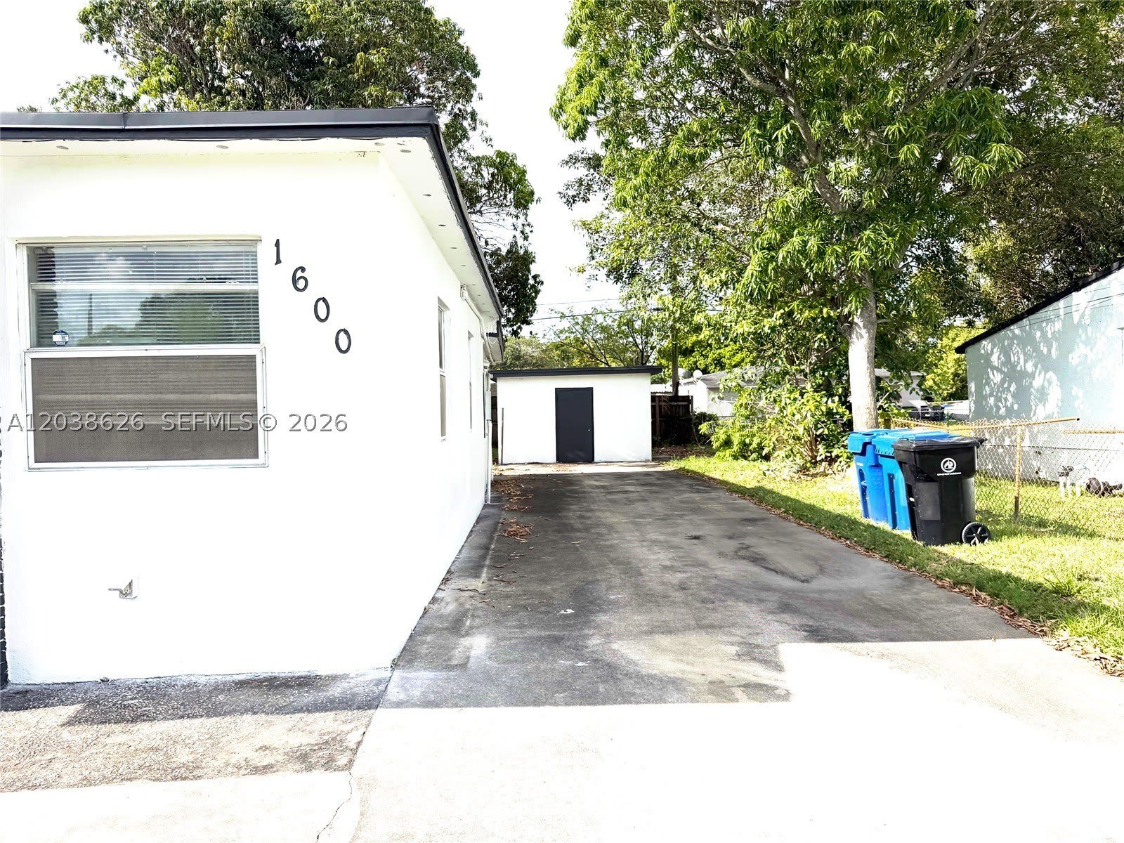 1600 NW 13th Ct – photo 2