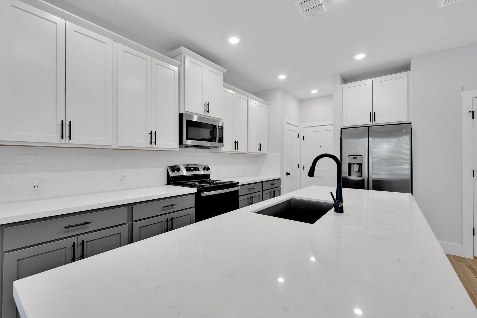 Beautiful Townhome With Loft Available Florence Floor Plan 2 Weeks Rent Free – photo 5