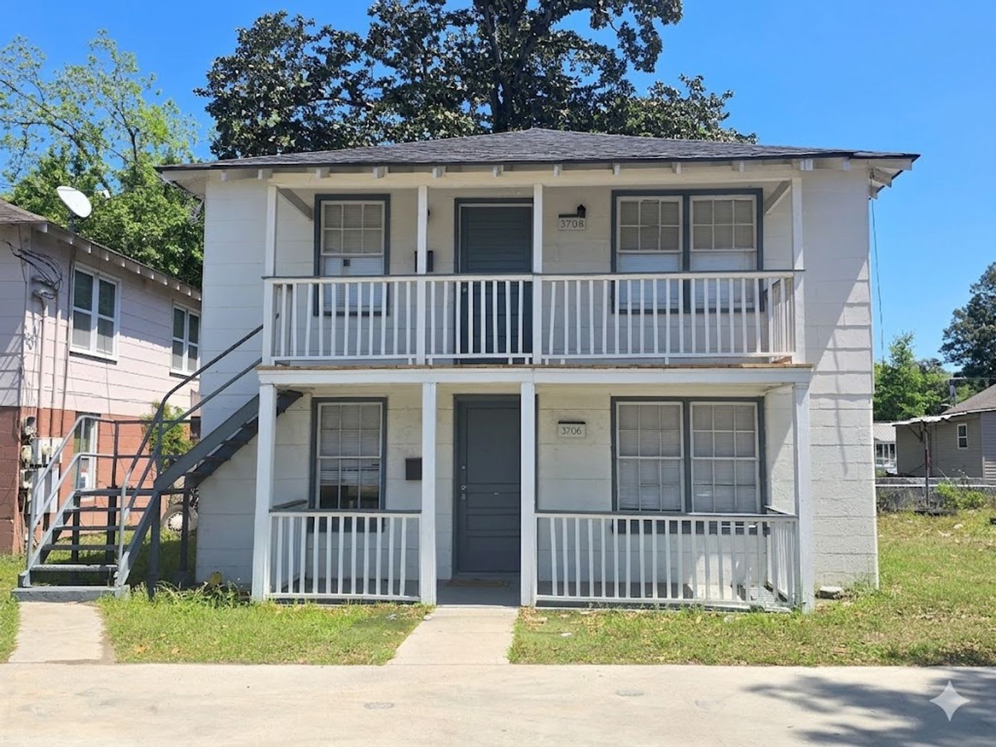 RATE DROP ALERT (was $1450/month) and MOVE-IN SPECIAL: 50% OFF FIRST MONTH'S RENT!* – photo 2