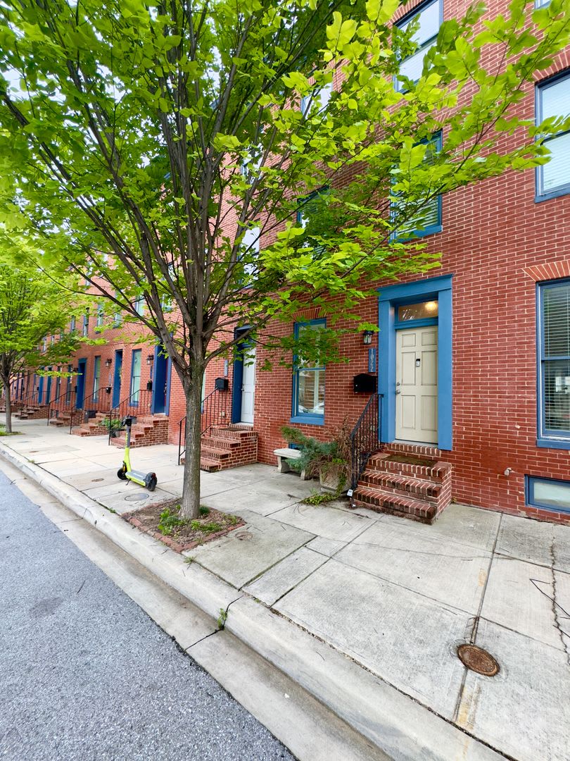 Charming 3 Bed/3 Bath Townhome in Middle East Baltimore! – photo 1