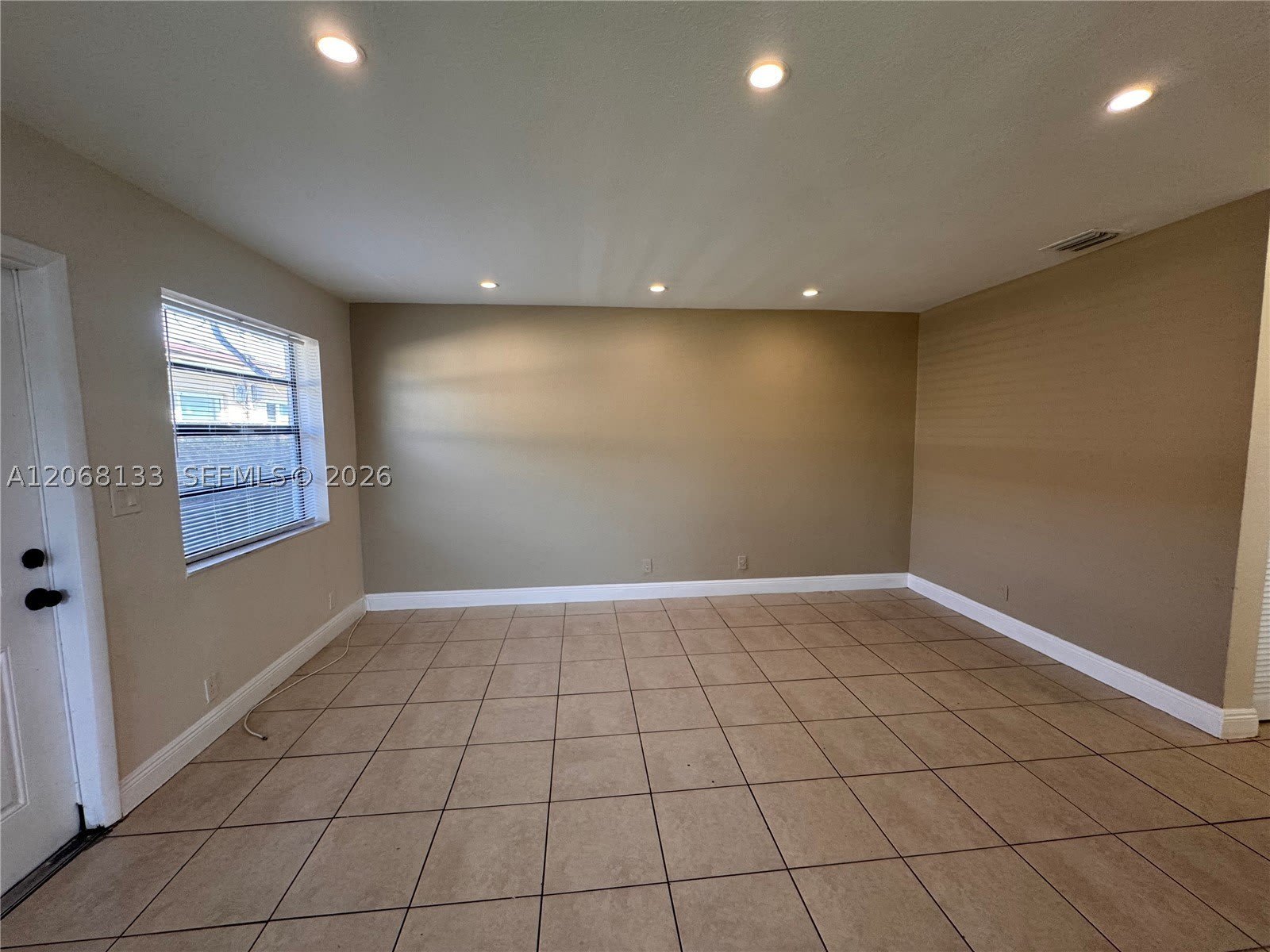 407 NW 7th Ct – photo 1
