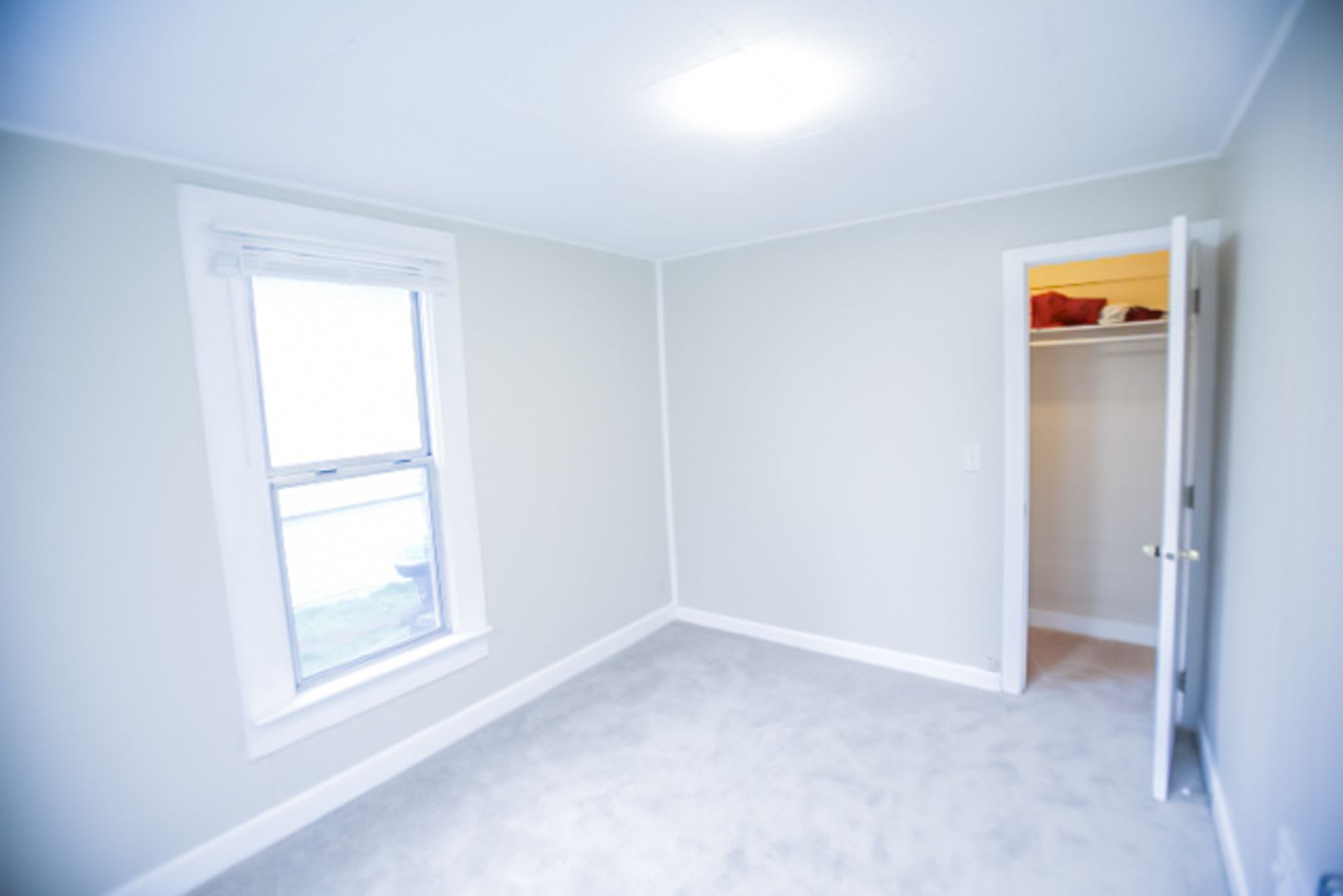 Charming 2 Bedroom 1 Bath Home Downtown Everett – photo 4