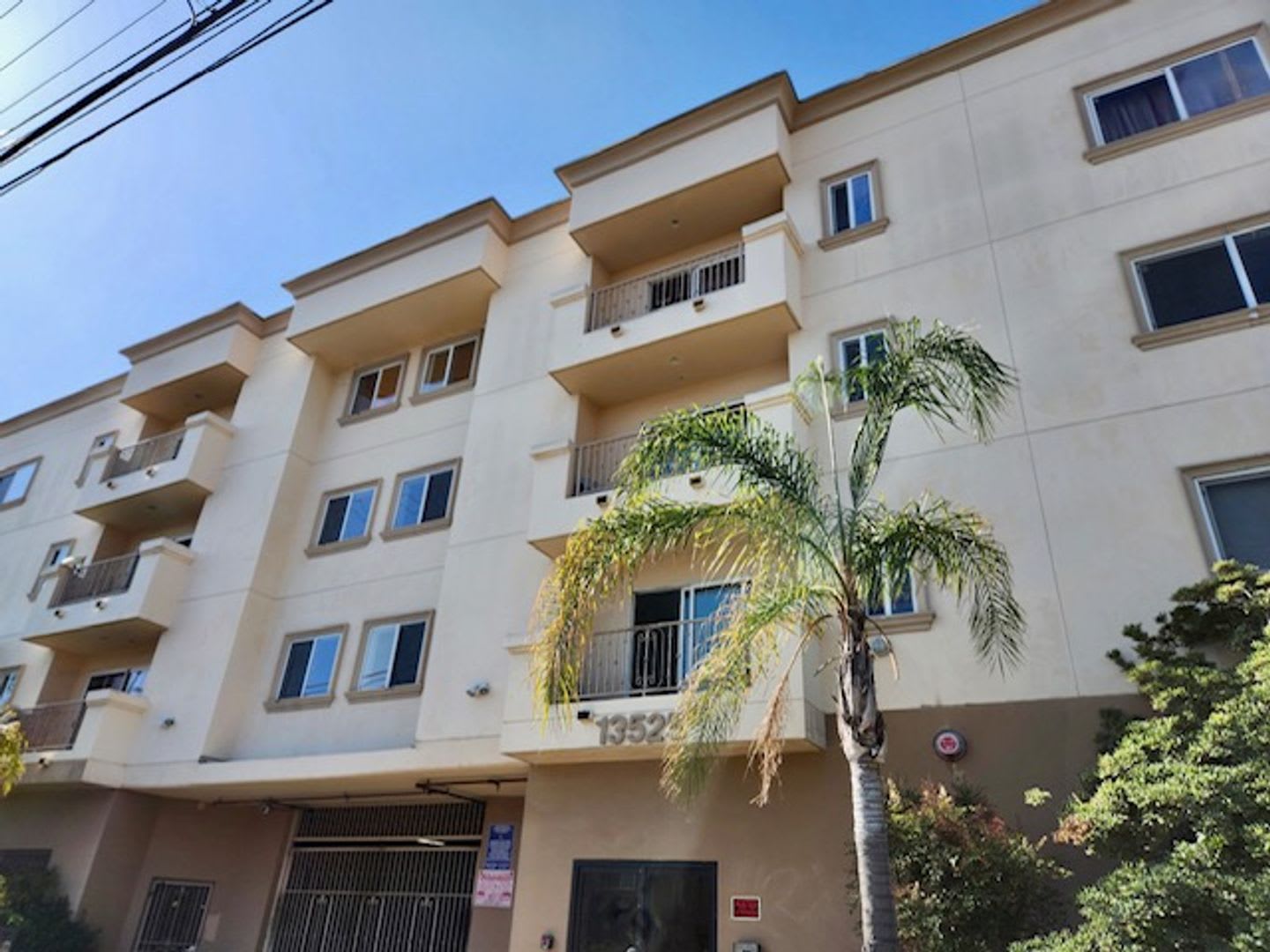3 bedroom 2 bath condo on Vanowen – photo 1