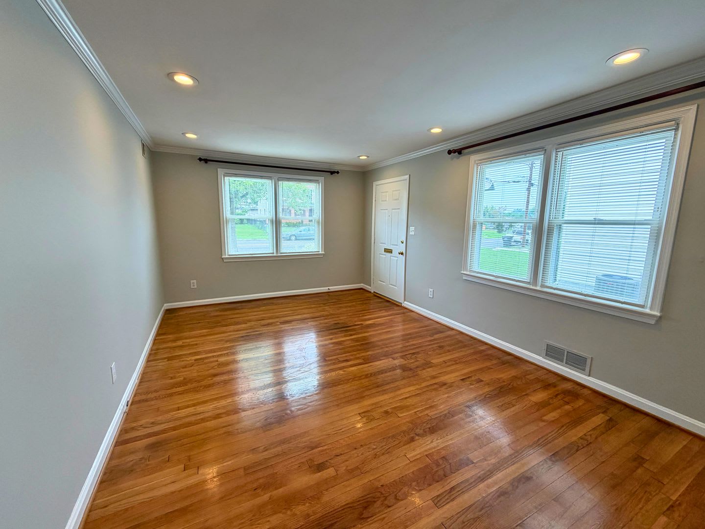 Immaculate 3 bedroom 1.5 bathroom Rambler home in Falls Church – photo 5