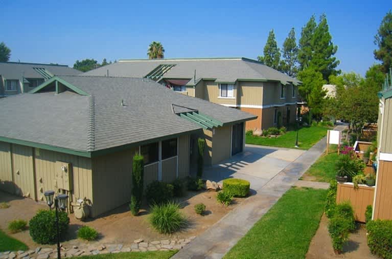 Pinewood Place Apartments – photo 1