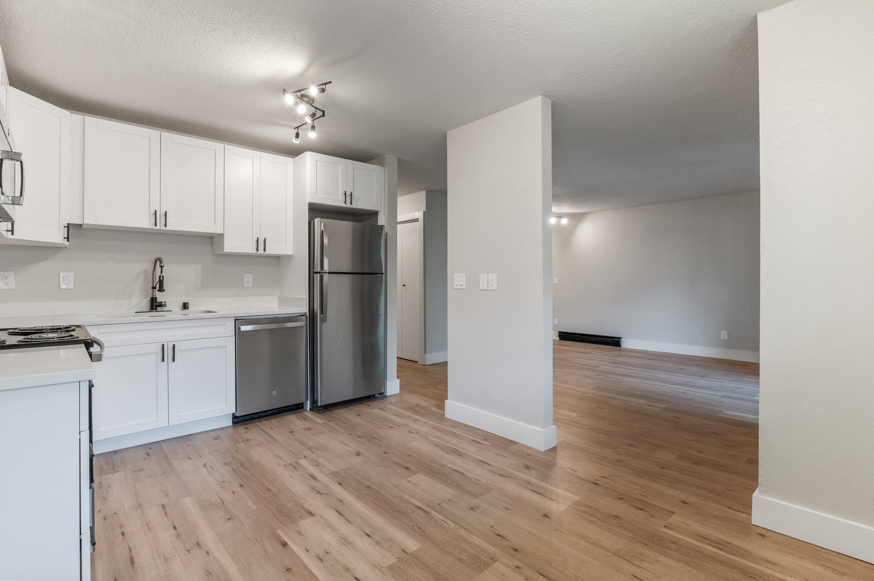 10820 E 3rd Ave – photo 4