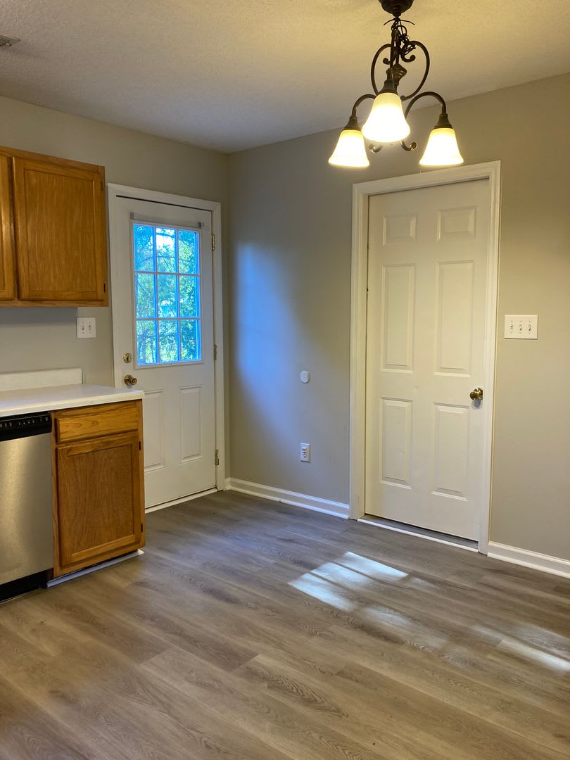 Charming 3 Bed 2 Bath Fenced In Home – photo 5