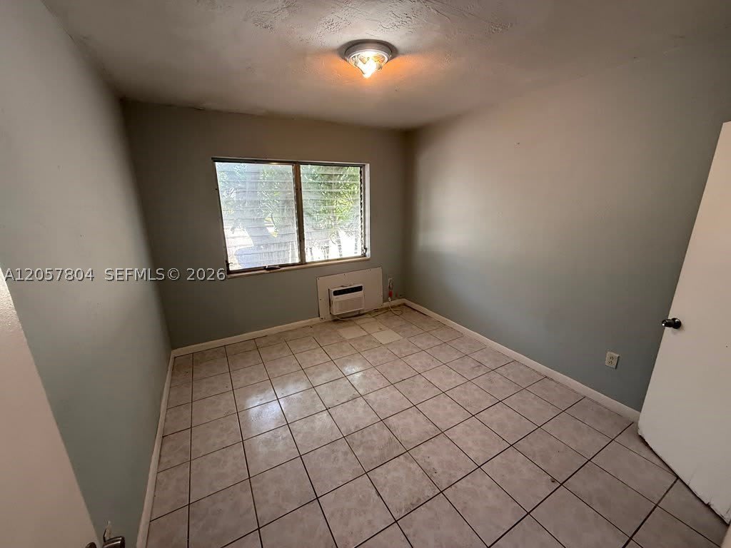 3129 SW 9th St – photo 4