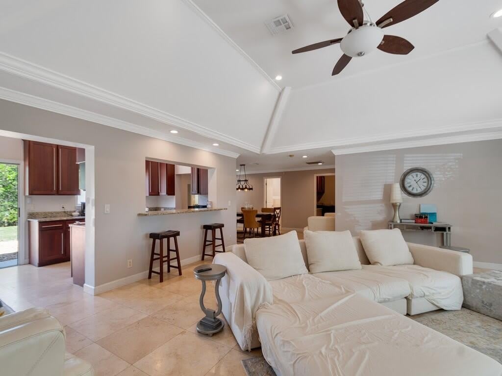 527 E Causeway Boulevard – photo 5