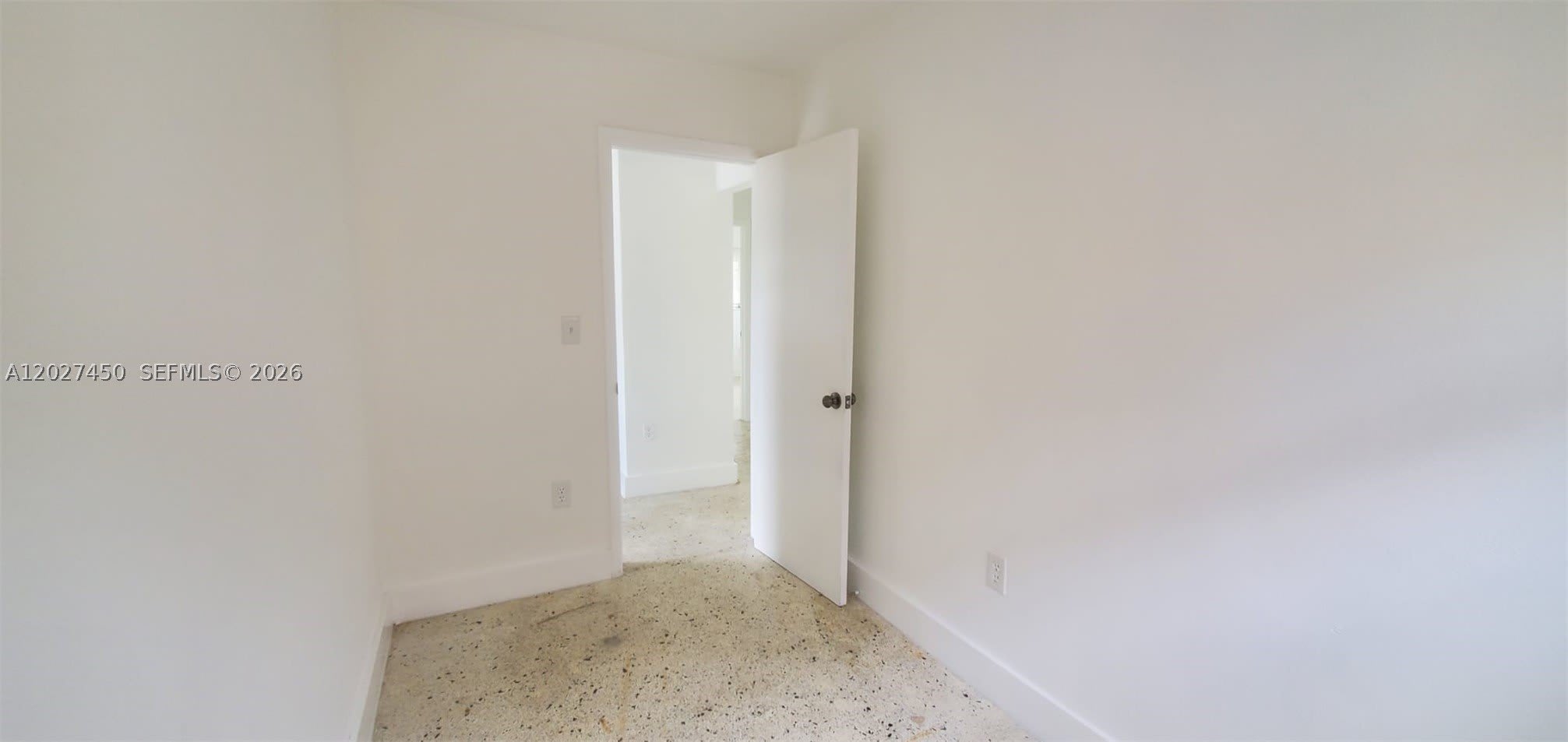 1032 SW 10th St – photo 4