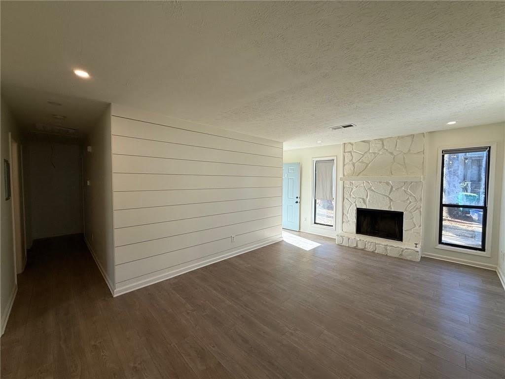 1601 Walker Street SE – photo 5