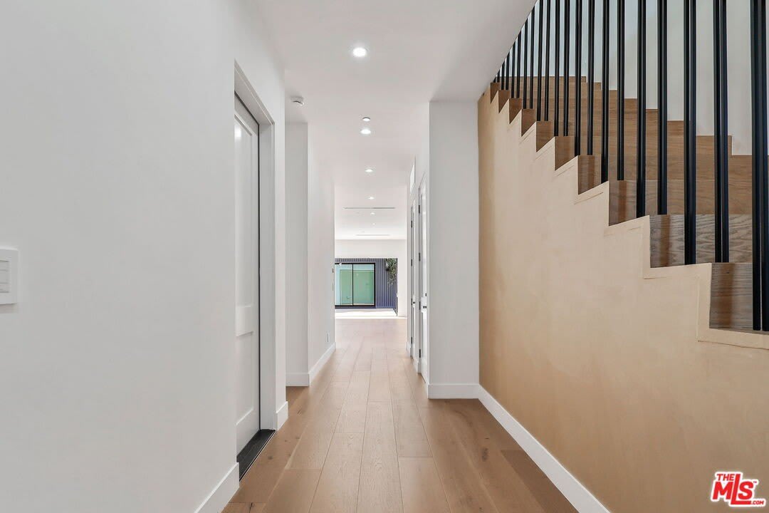 5917 Rhodes Ave – photo 5