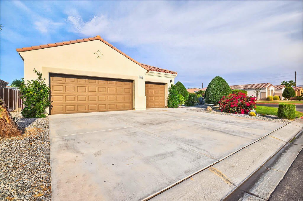42217 Whisper Rock Street – photo 2