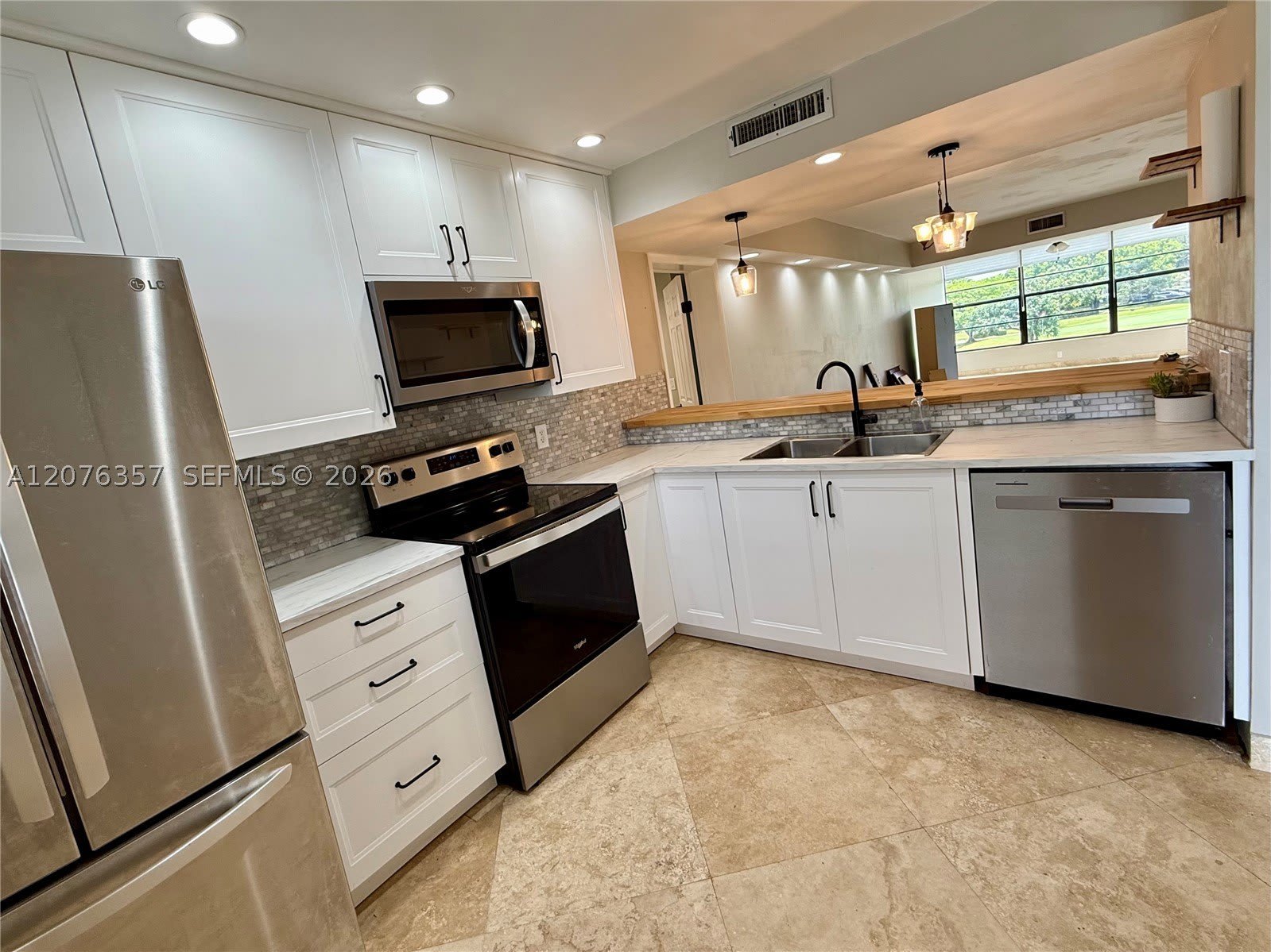 1520 Whitehall Dr – photo 3