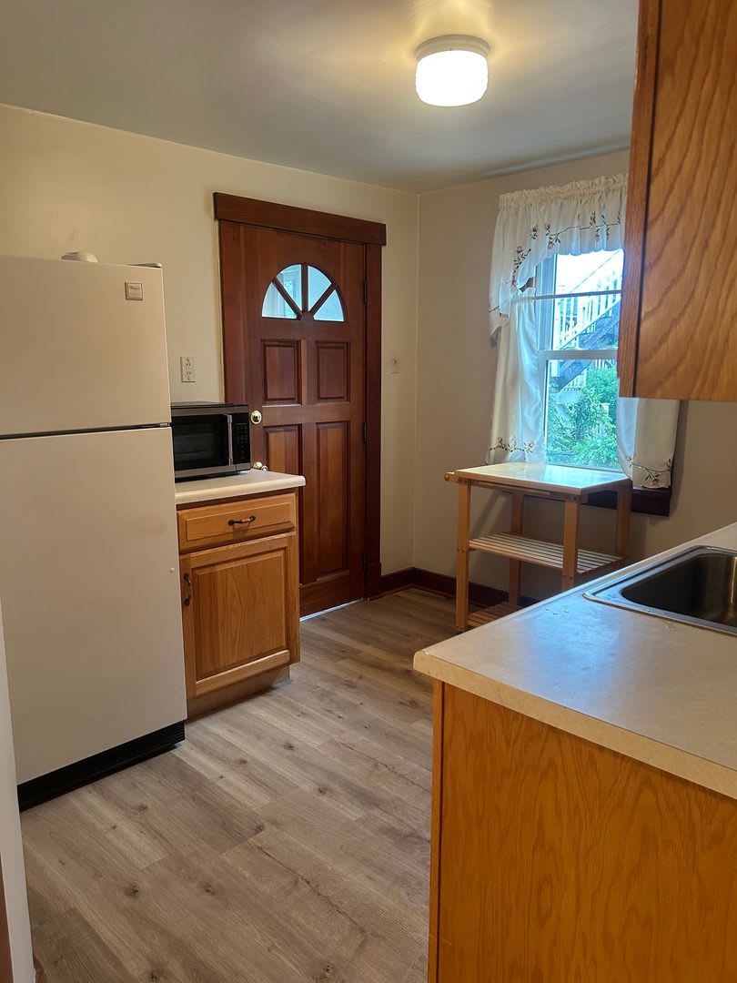 1 Bedroom 1 Bathroom House For Rent *With Bonus Room* – photo 3
