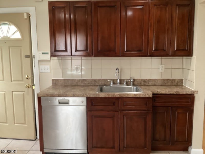 275 Wanaque Ave – photo 4