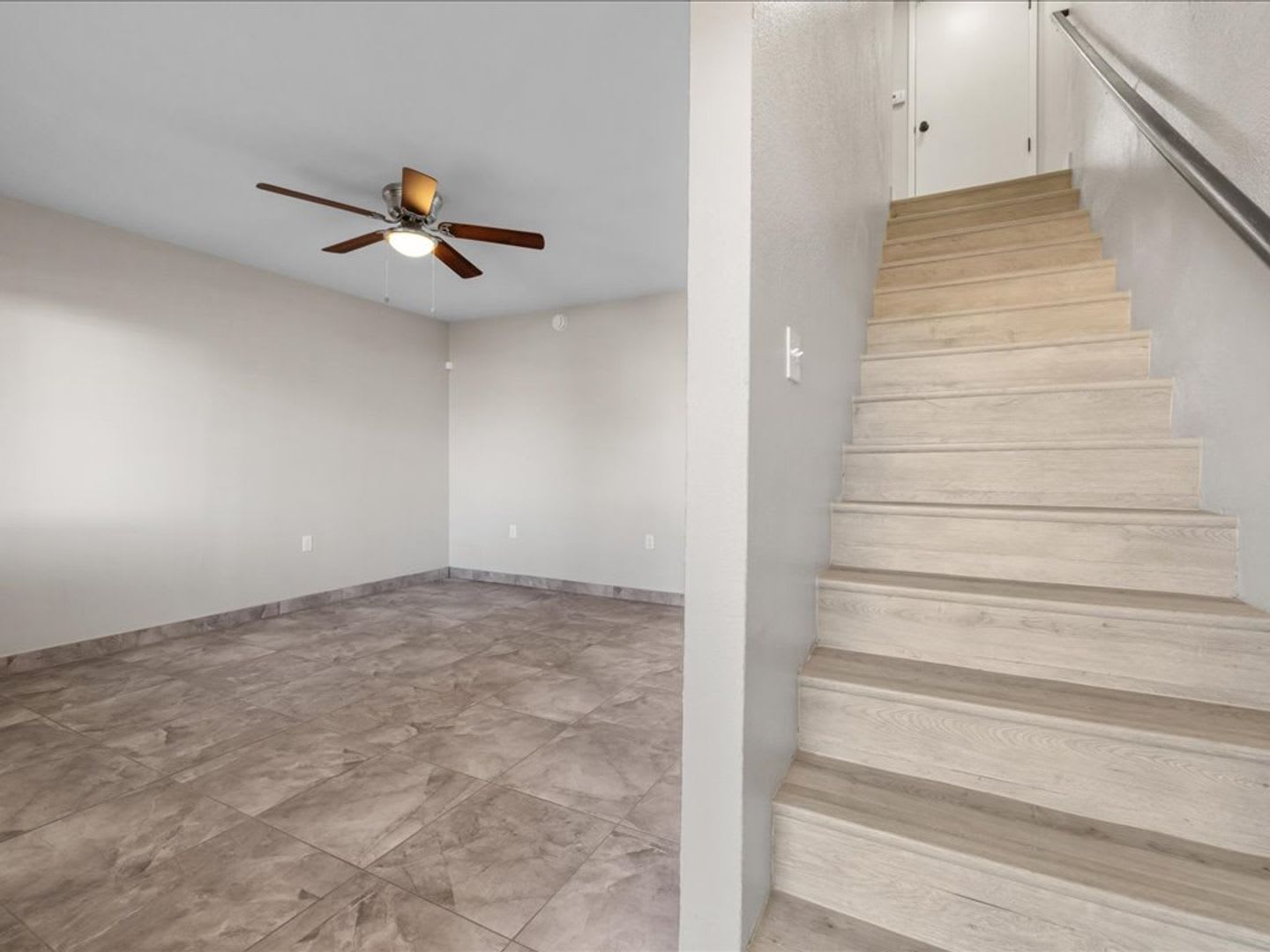 2 Bedroom 1 Bathroom -ALL Brand New Appliances! – photo 5
