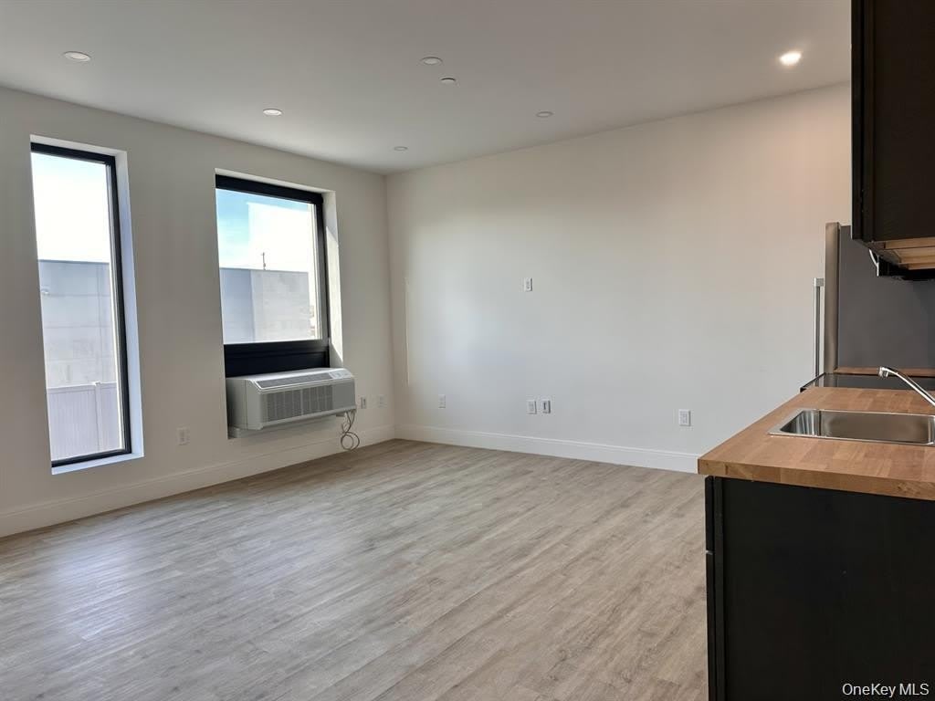 362 W MERRICK Road – photo 4