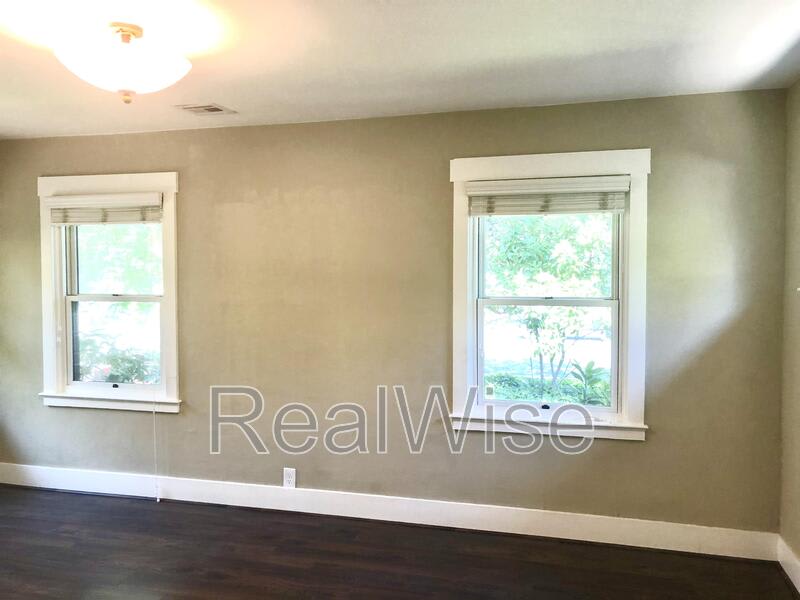 560 Siskiyou Blvd – photo 4