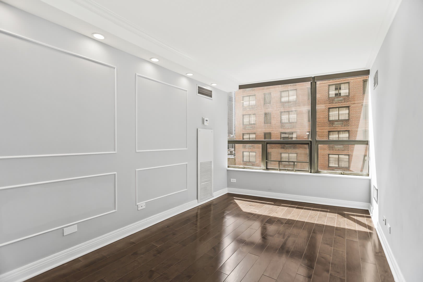110 E Delaware Place – photo 5