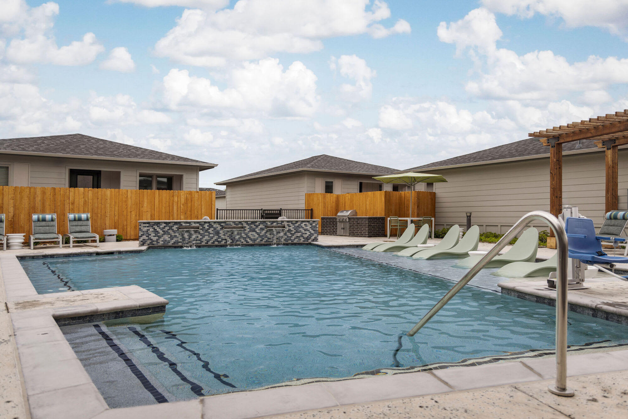 Harlow – photo 3
