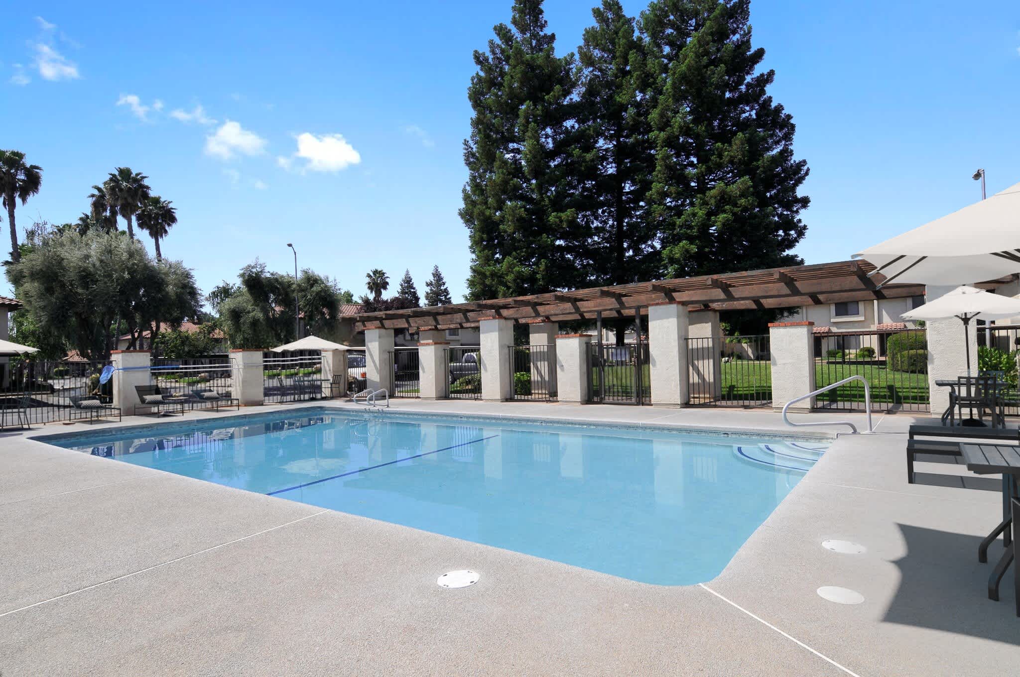 Riverwoods Apartments – photo 4