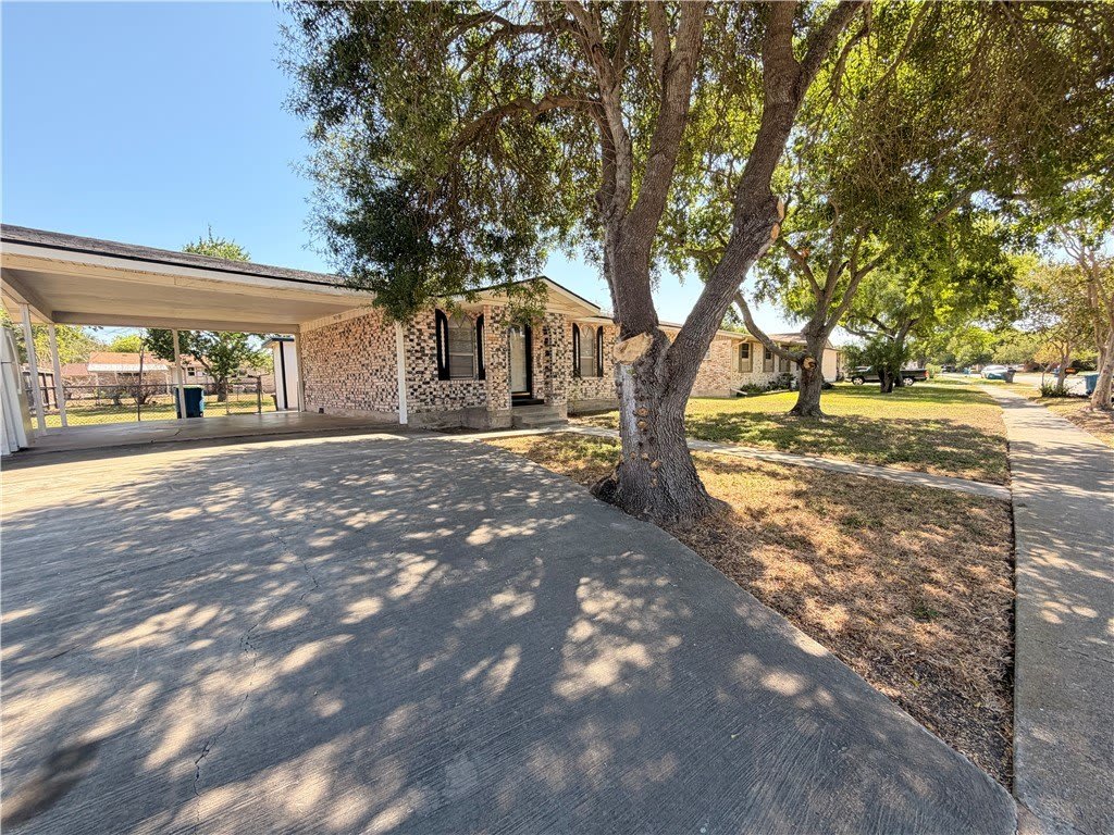 1018 Northcliff Drive – photo 2