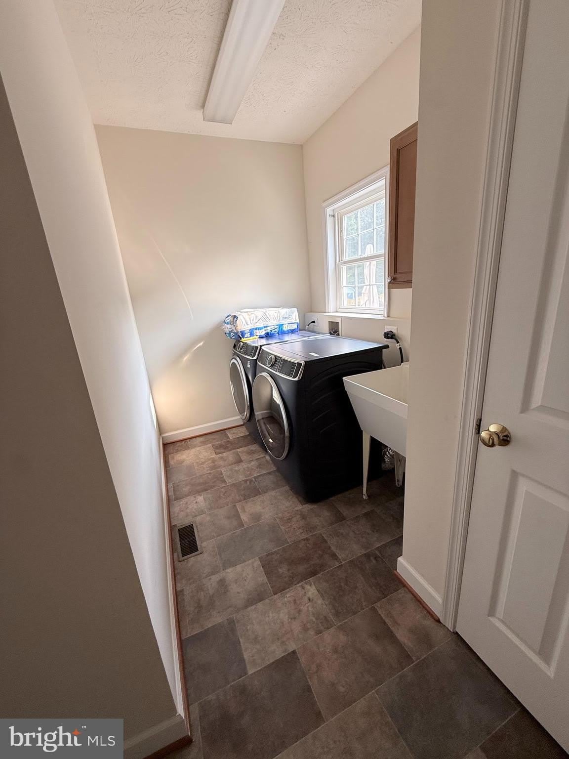 4114 DERBYSHIRE Lane – photo 4