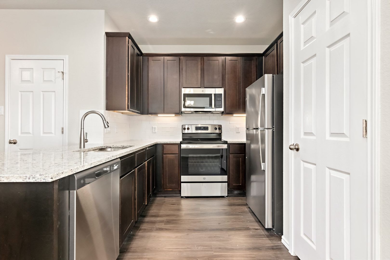 Luxury Townhome – photo 4
